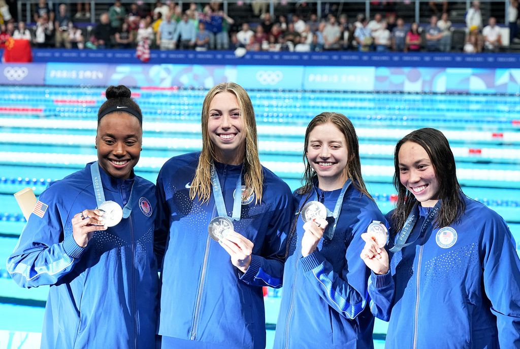 The relay team from the USA with Kate Douglass, Gretchen Walsh, Torri Huske and Simone Manuel 