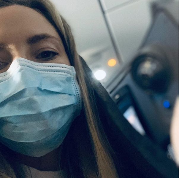 kate hudson in surgical mask 