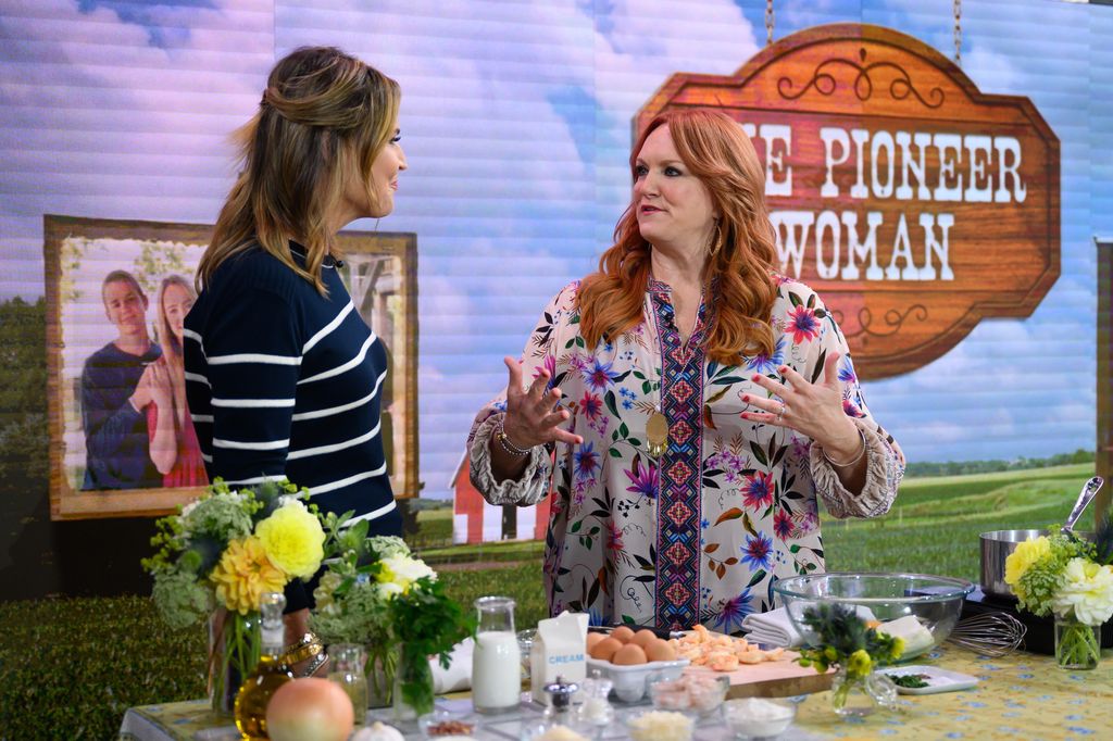 \Savannah Guthrie and Ree Drummond on The Today Show in 2019 