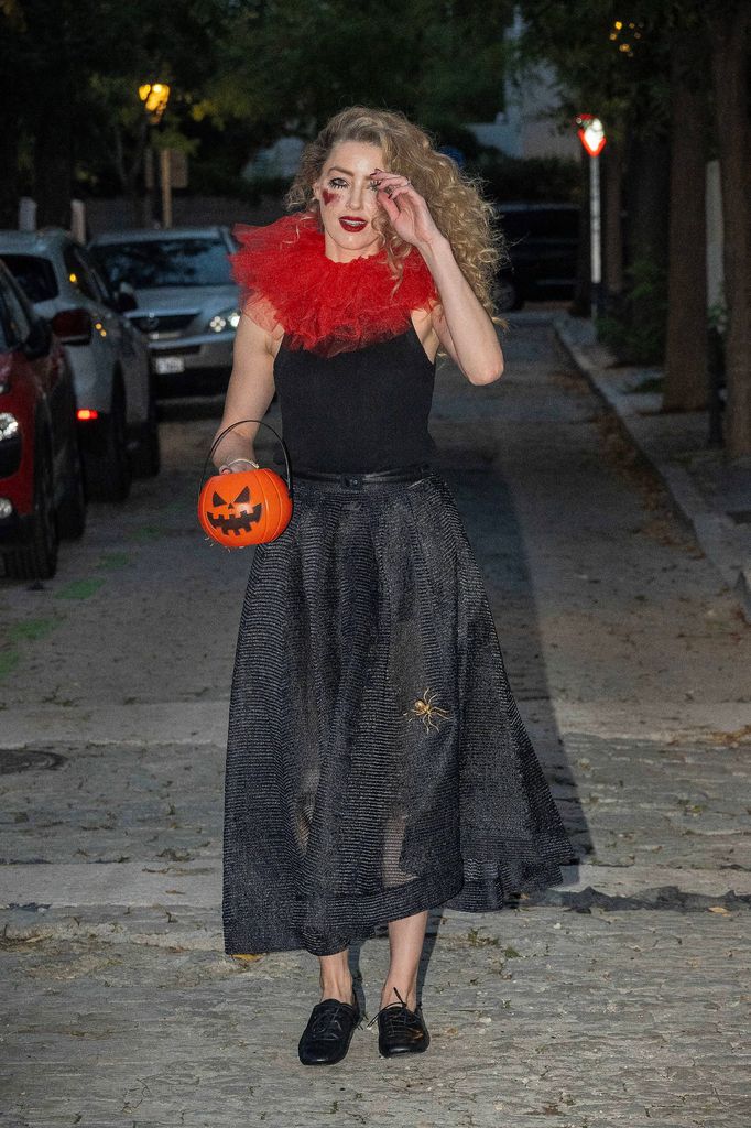 Amber Heard Celebrates Hallowen With Her Daughter