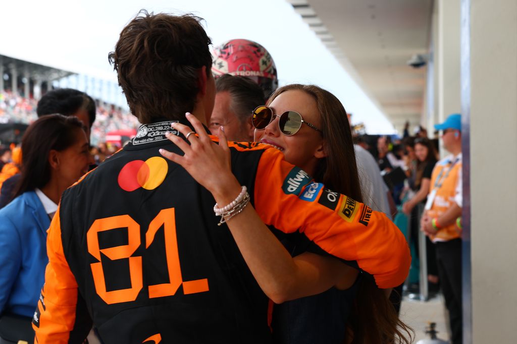 Oscar Piastri hugging Lily Zneimer