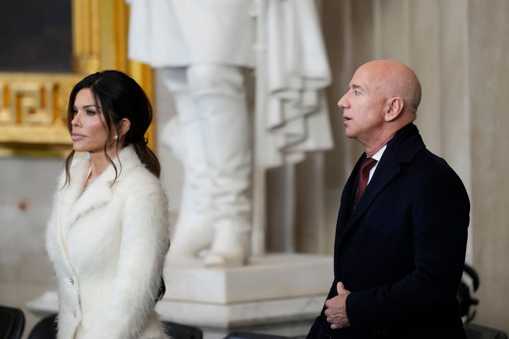 Lauren Sanchez usou um look todo branco na posse de Donald Trump 