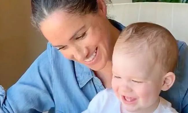 Meghan Markle reading a bedtime story to Archie