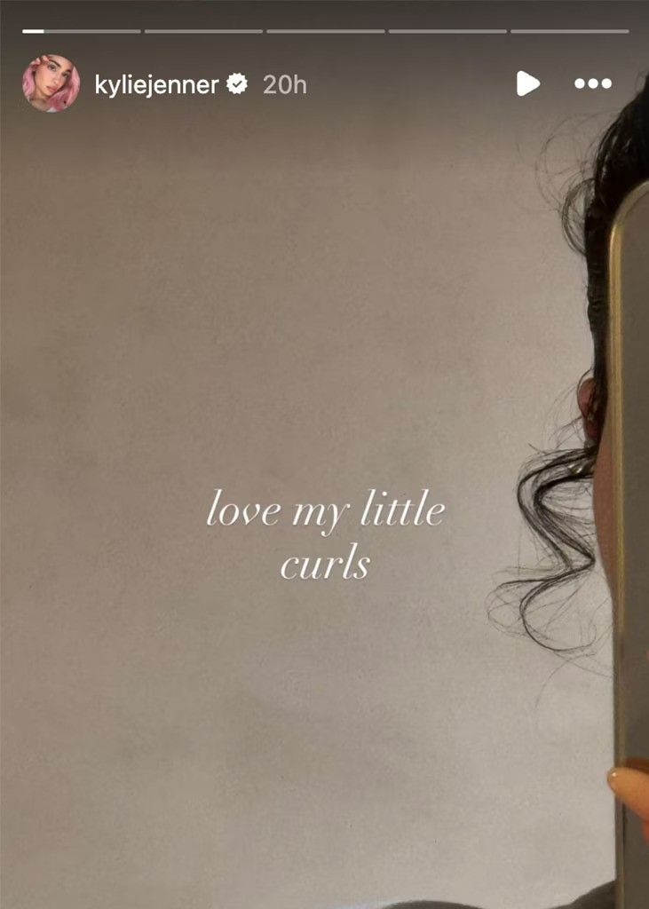 photo of kylie jenner curly hair