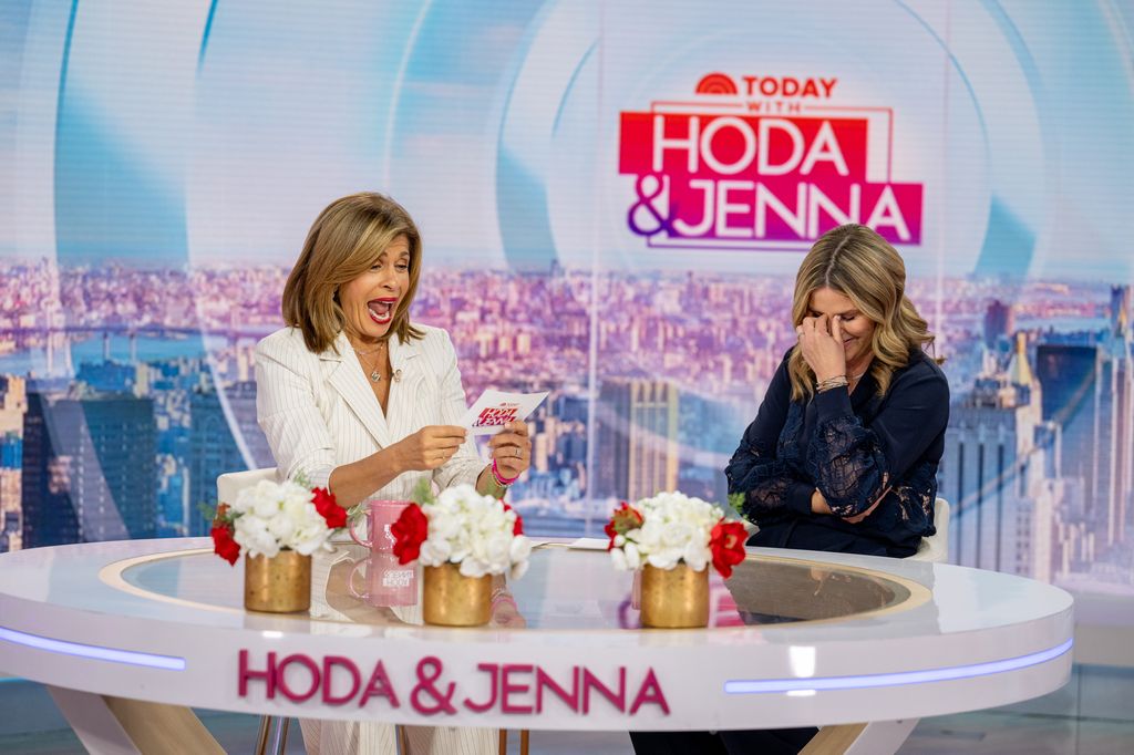 Hoda Kotb dan Jenna Bush Hager pada hari Selasa, 7 Januari 2025