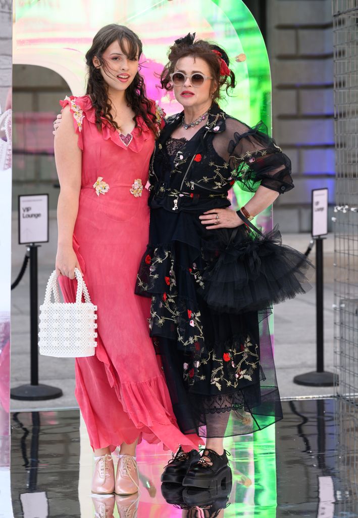 Nell Burton et Helena Bonham Carter assistent à la fête de prévisualisation de l'exposition d'été de la Royal Academy 2025 à Burlington House le 11 juin 2025