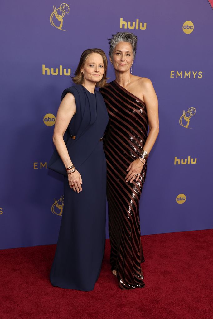 Jodie Foster e Alexandra Hedison comparecem à 76ª edição do Primetime Emmy Awards