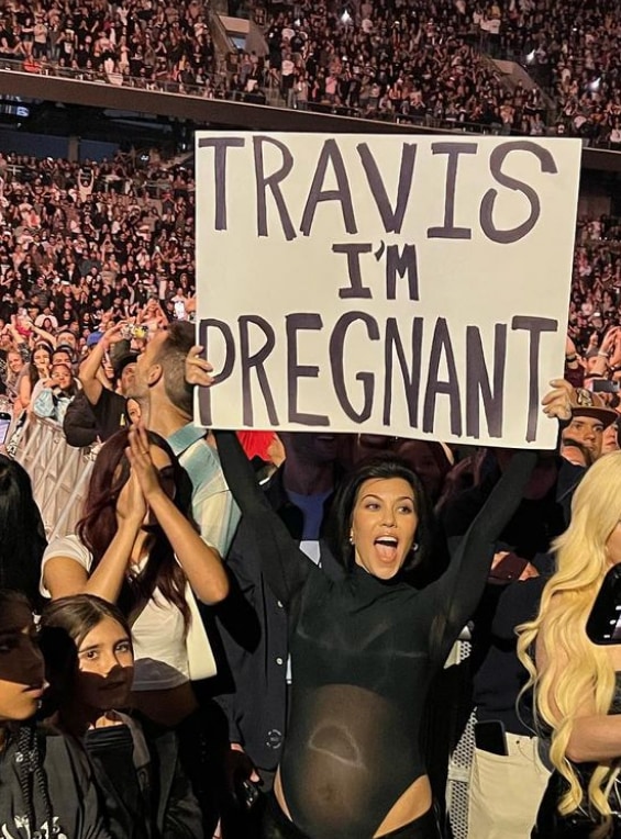 Bling-182 announced her pregnancy at the concert June 2023 Photo shared by Kourtney Kardashian on Instagram