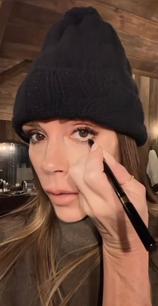 Victoria Beckham Applies Eyeliner To Her Waterline