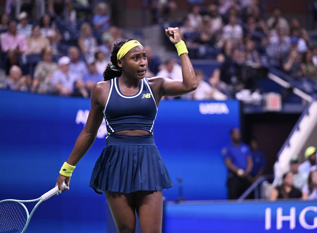 Coco Gauff des États-Unis en action contre Tatjana Maria (non vue) d'Allemagne lors du single féminin de l'US Open à l'USTA Billie Jean King National Tennis Center le 28 août 2024 à New York. (Photo de Fatih Aktas / Anadolu via Getty Images)