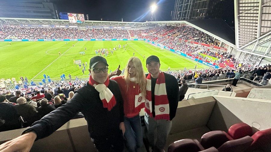 photo of matthew vaughn claudia schiffer and son caspar at brentford game