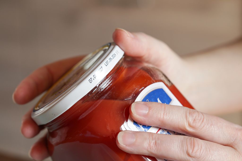 removing label from jar.j