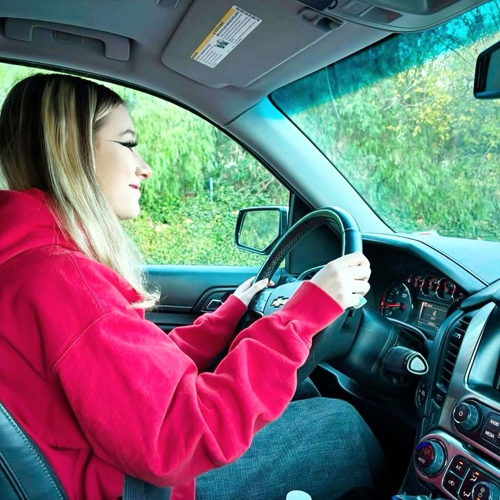 tori spelling daughter stella driving