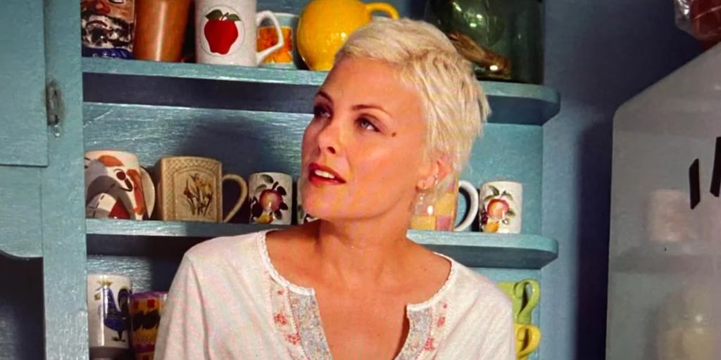 Sherilyn Fenn as Sasha in Gilmore Girls