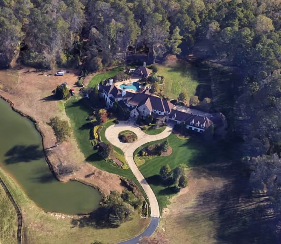 photo of dwayne johnson home georgia