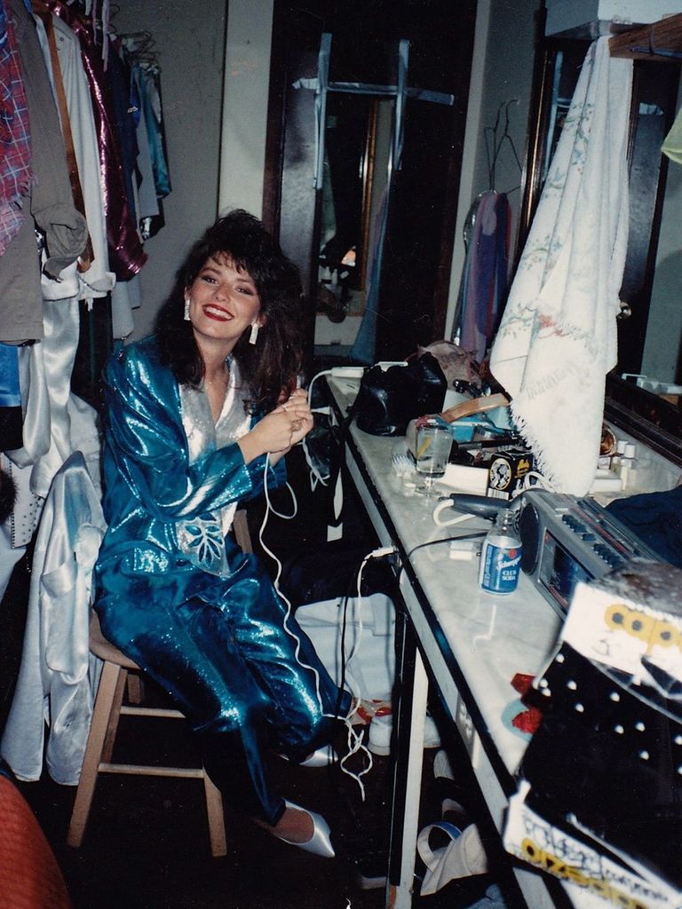 shania twain '80s blue suit backstage