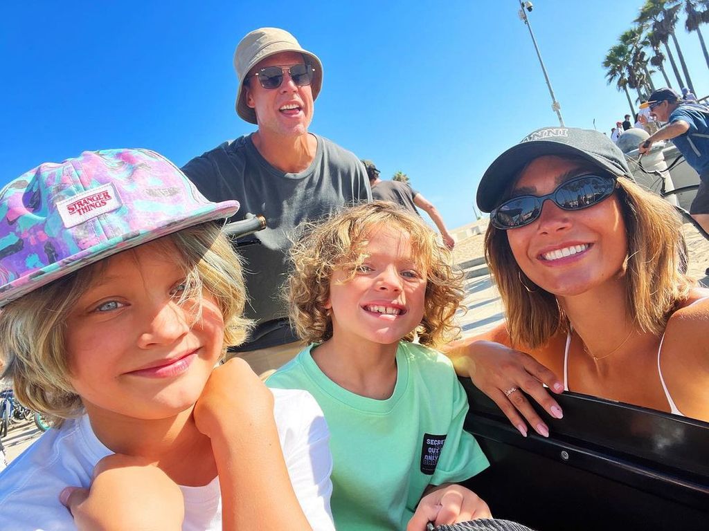 Frankie Bridge family selfie 