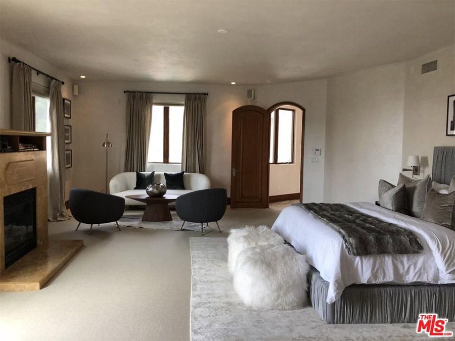 4 Eva Longoria bedroom
