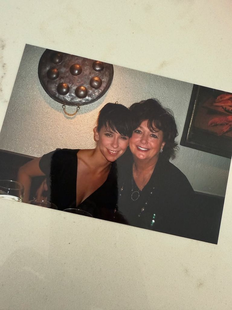 Une adolescente Jennifer Love Hewitt pose avec sa maman 