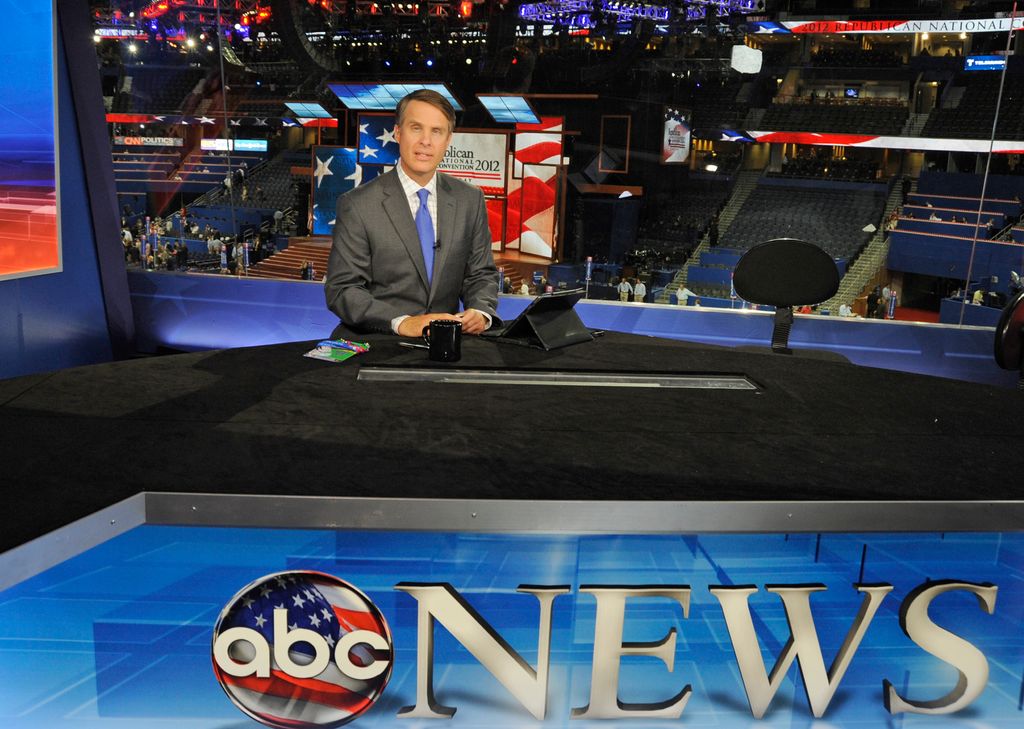 terry moran on set of abc news