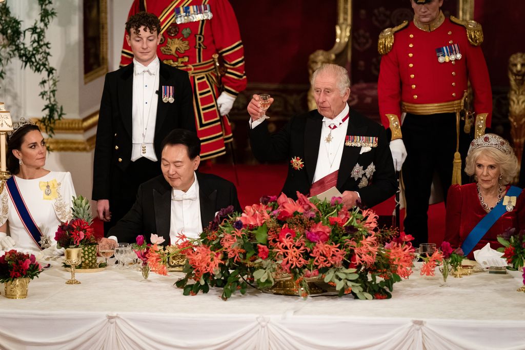 The King raises a toast at the South Korea state banquet
