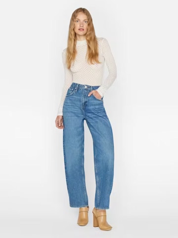 gigi hadid celebrity fan of long barrel le frame jeans 