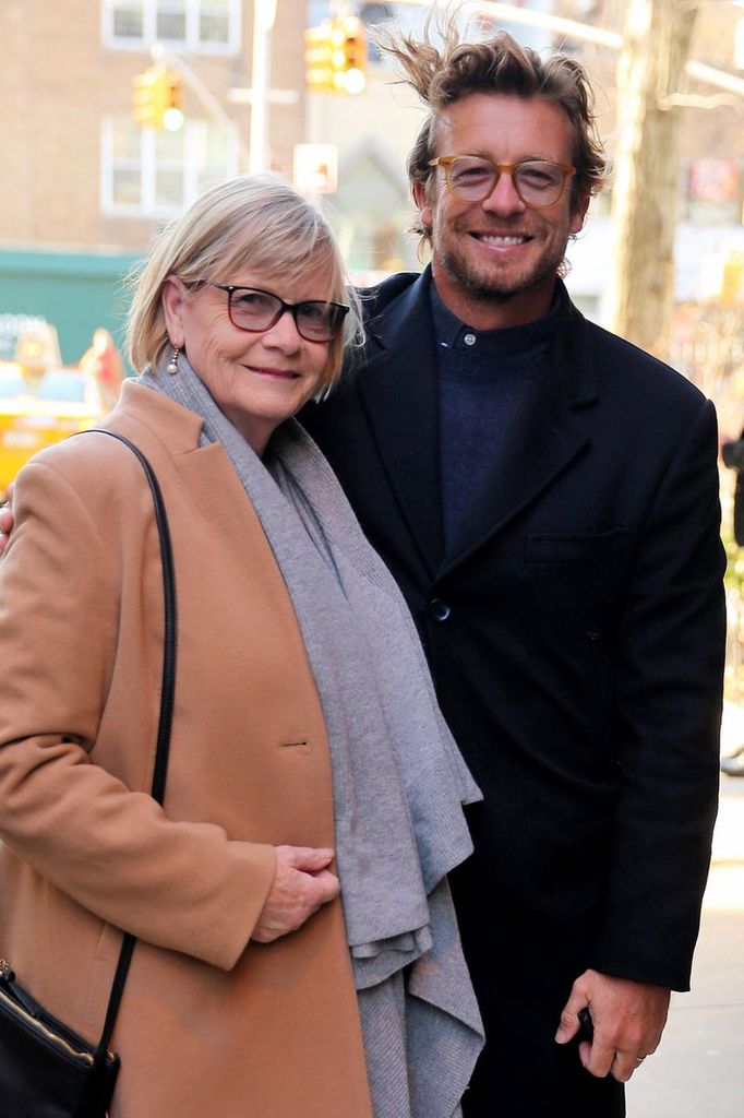 mère de Simon Baker