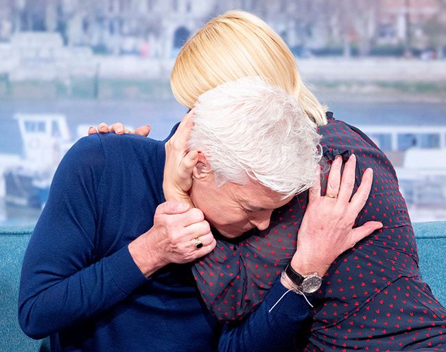 phillip schofield and holly willoughby embracing