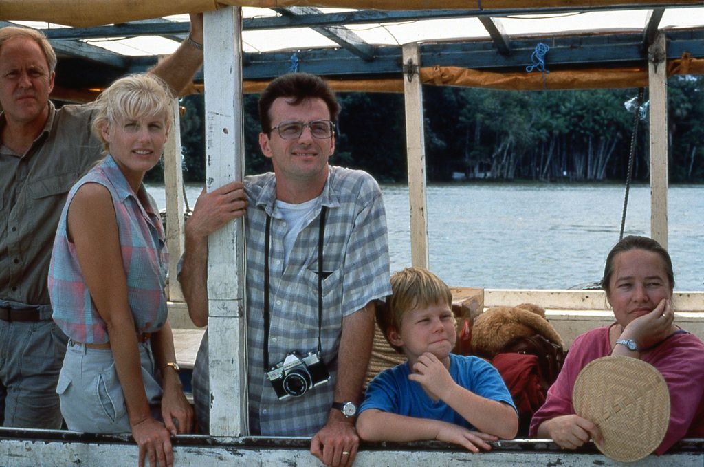 JOHN LITHGOW DARYL HANNAH AIDAN QUINN NIILO KIVIRINTA and KATHY BATES in AT PLAY IN THE FIELDS OF THE LORD, 1991