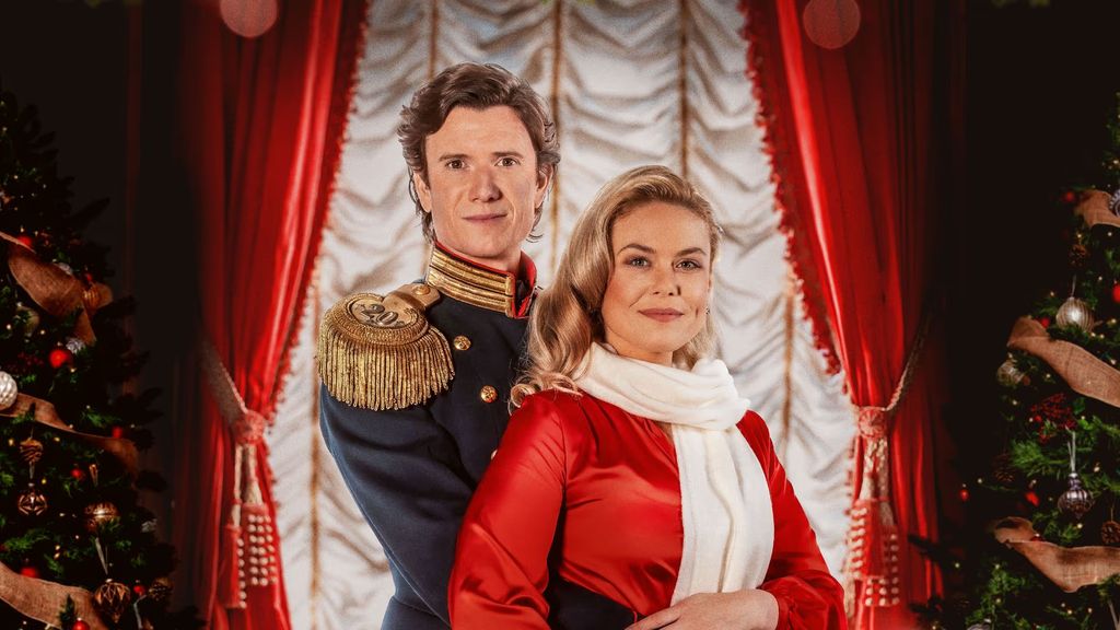 A Royal Christmas Manor