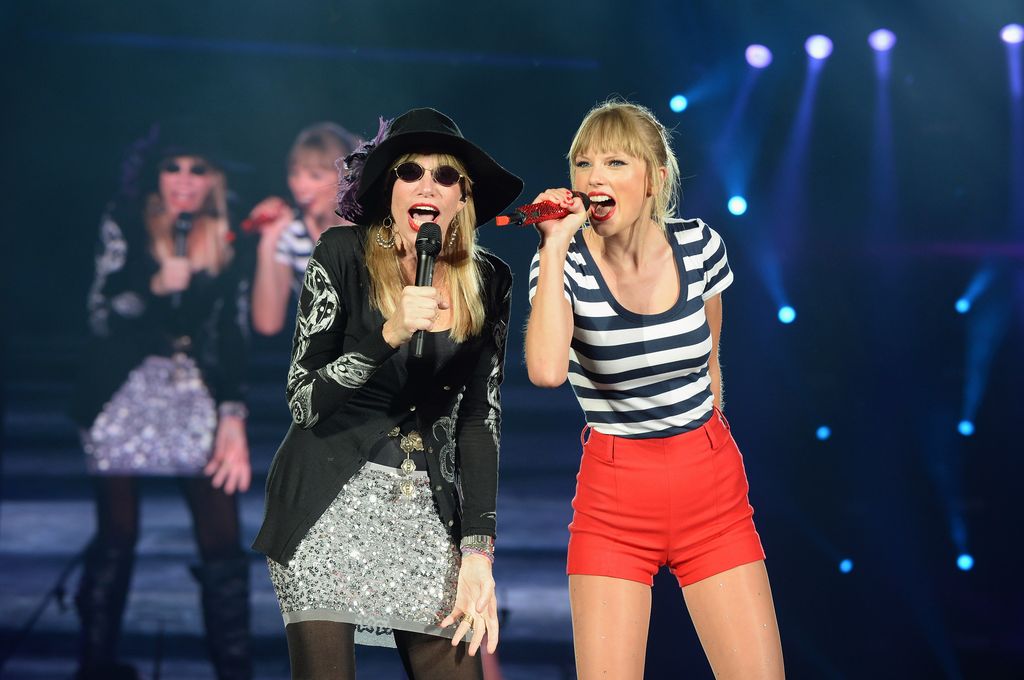 Carly Simon joined Taylor Swift onstage during the Red tour in 2013