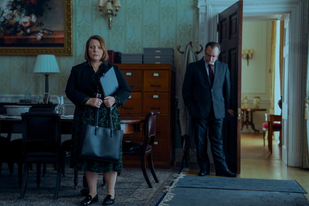 Joanna Scanlan as Amanda Thirsk