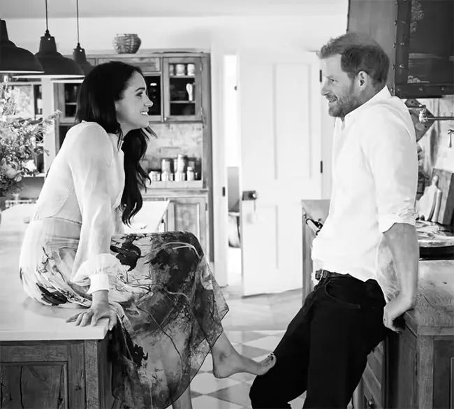 meghan and harry in kitchen at frogmore cottage