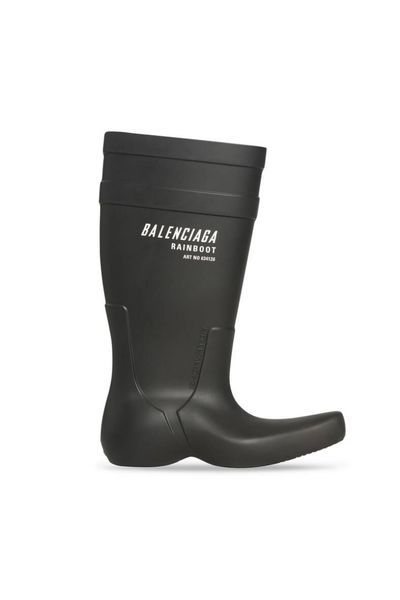 BALENCIAGA WELLINGTON RAIN BOOTS IN BLACK £ 825 Excavator Boot in black rubber is in several looks of the Balenciaga’s Fall 22, The Lost Tape Collection.