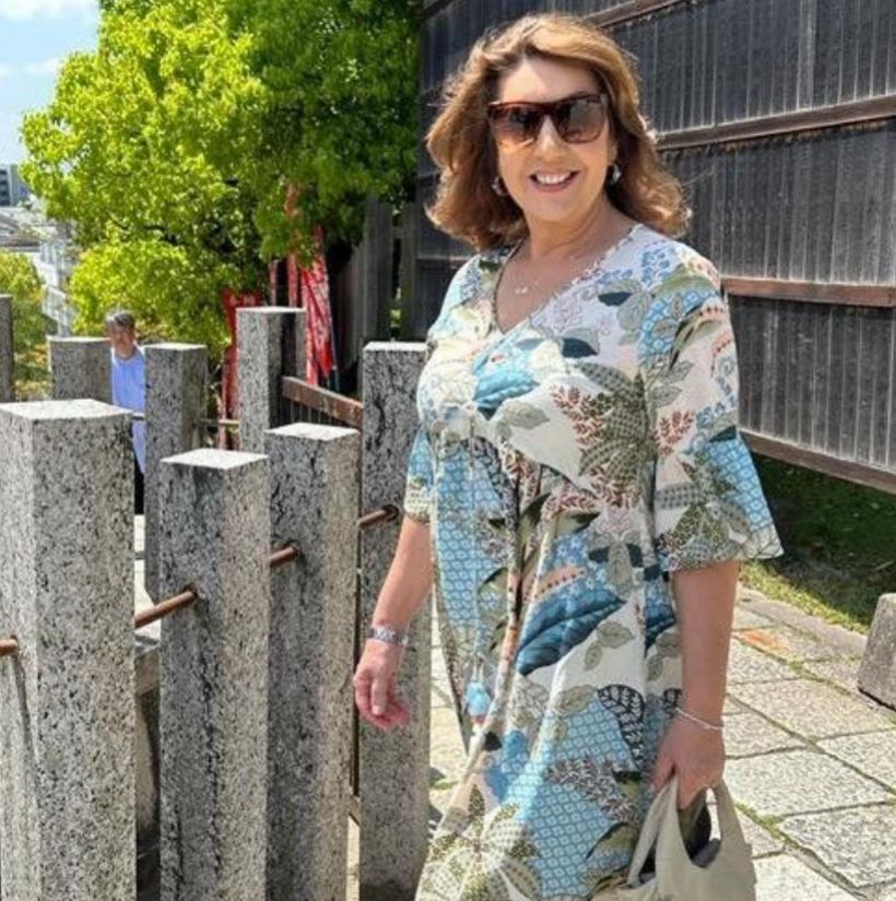 Jane McDonald vestindo um quimono