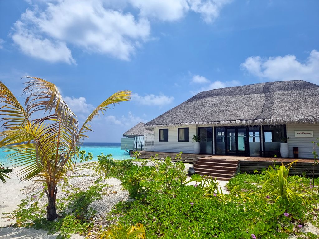 Nova Maldives' spa looked gorgeous with the palm tree, beach and the backdrop of the Indian Ocean