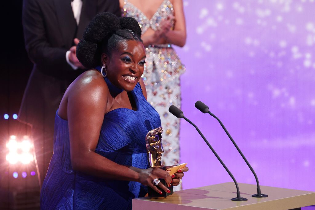 Wunmi Mosaku accepte le prix d'actrice dans un second rôle pour 