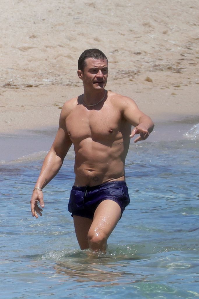 Orlando Bloom looked buff in his swimwear