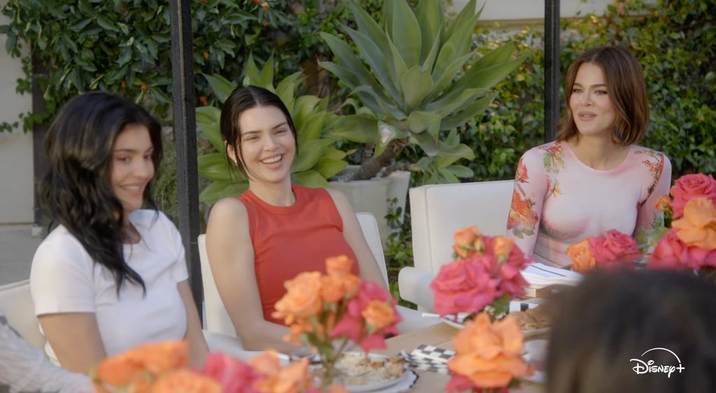 khloe kardashian kendall kylie jenner dinner table