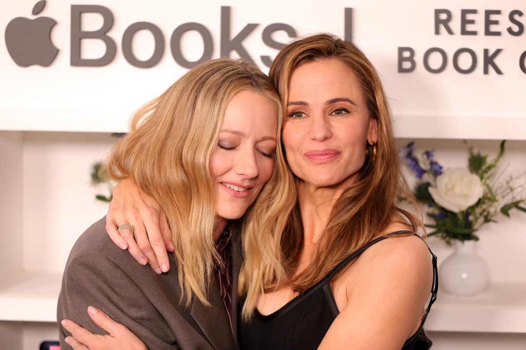 Jennifer Garner révèle que des retrouvailles spéciales ont fait perdre la tête aux fans 1 Les deux actrices étaient co-stars de la comédie romantique bien-aimée 13 Going on 30