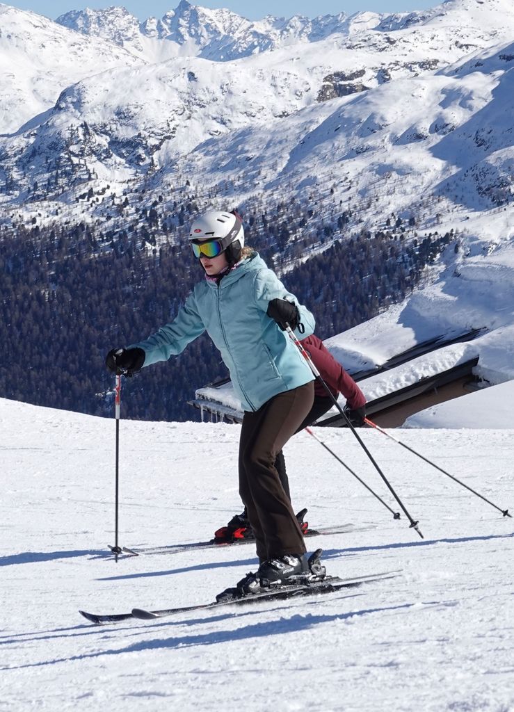 Lady Louise Windsor skiing