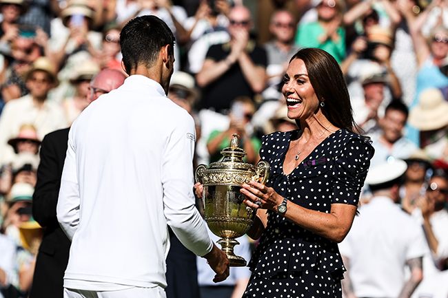 Princess Kate hands trophy to Novak Djokovic 