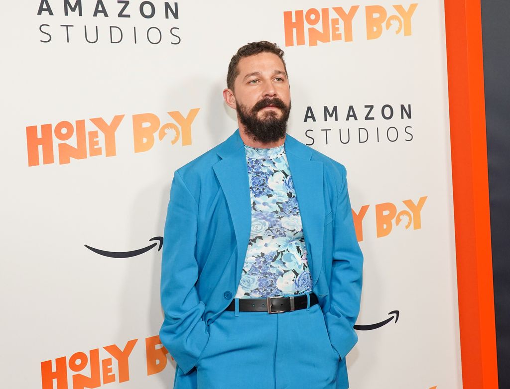 À l’intérieur de l’impressionnante valeur nette de Shia LaBeouf de 20 millions de dollars 3 Shia LaBeouf assiste à la première d'Amazon Studios "Chérie, garçon"