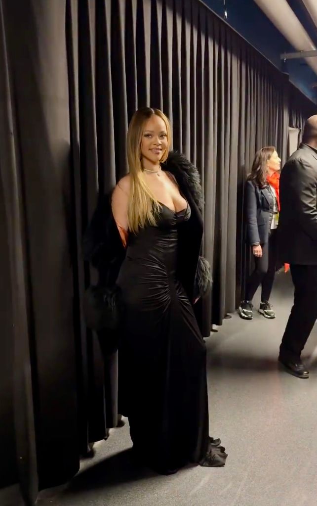 Rihanna backstage, dressed all in black, at Yellow Pieces Concert in Paris.