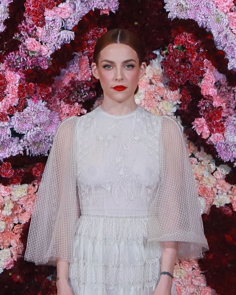 Riley Keough poses during the Dior Cruise 2023 photocall at Colegio de San Ildefonso on May 20, 2023 in Mexico City, Mexico