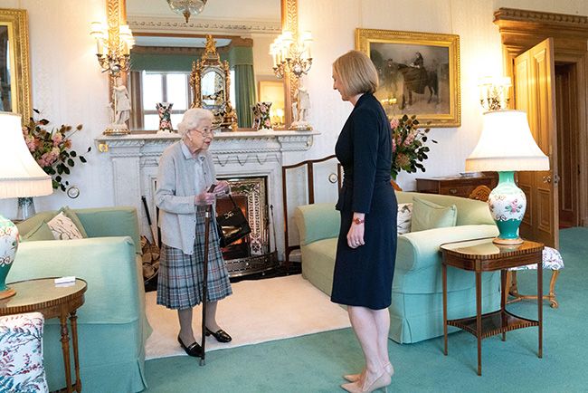 queen and liz at balmoral