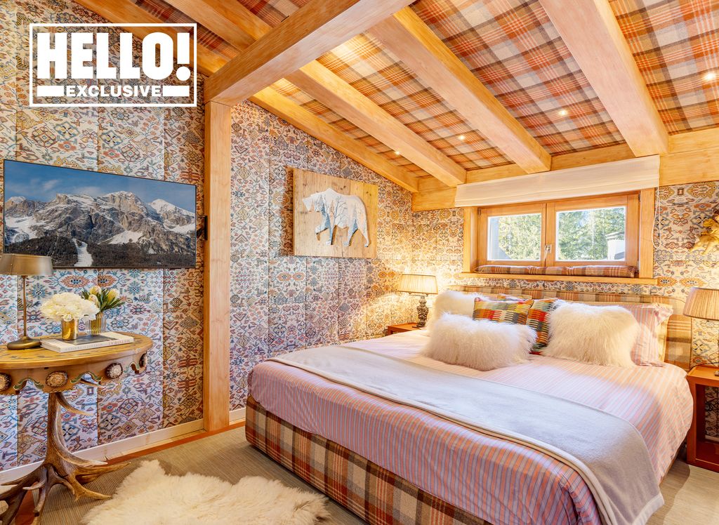 La camera da letto di Maria Paola Merloni in un appartamento di sci italiano
