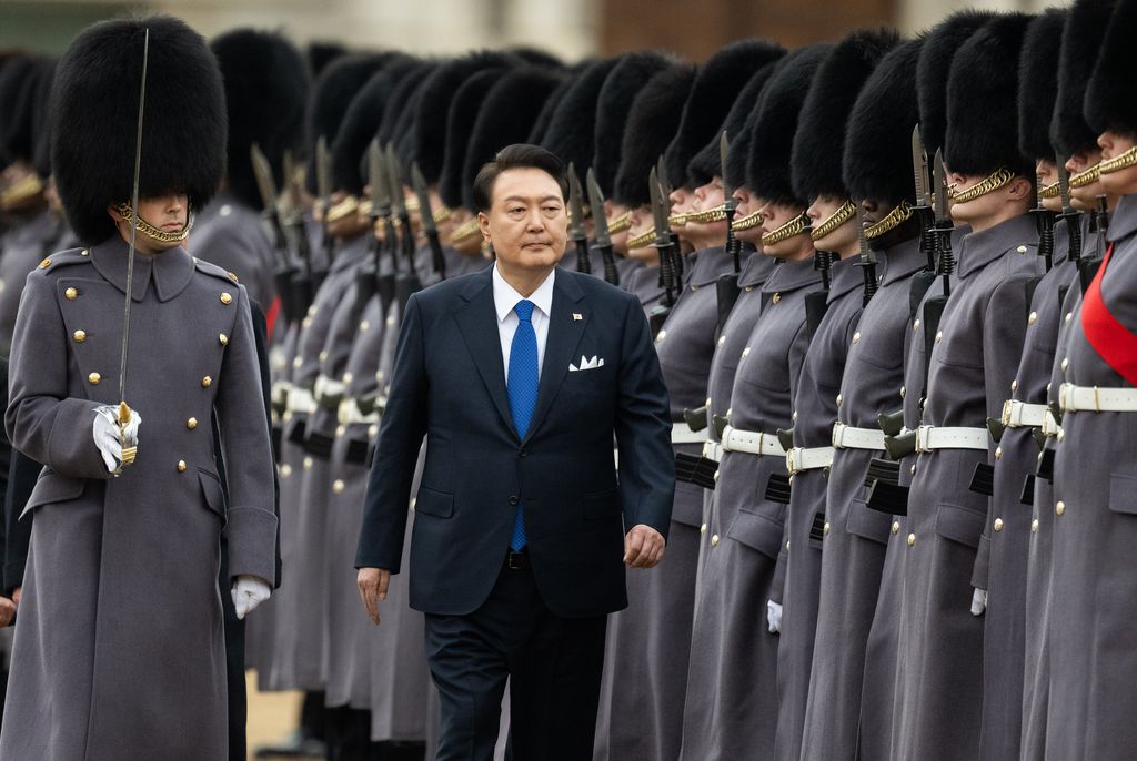 The President of South Korea inspected the Guard of Honour 