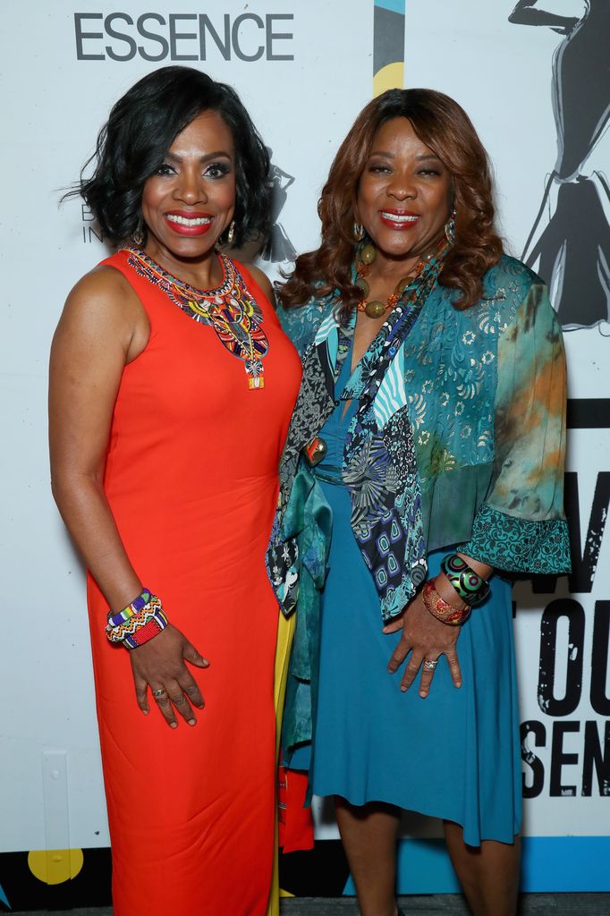  Sheryl Lee Ralph (L) and Loretta Devine attend the 2019 Essence Black Women in Hollywood Awards Luncheon 