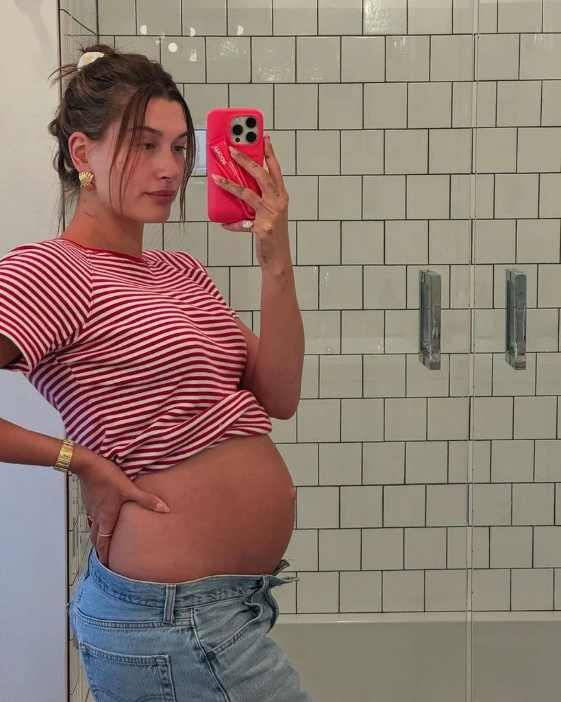 Hailey Bieber pregnant belly mirror selfie